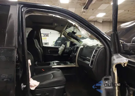 2016 Ram 1500 Laramie z USA, uszkodzony, nr VIN 1C6RR7NT3GS166768